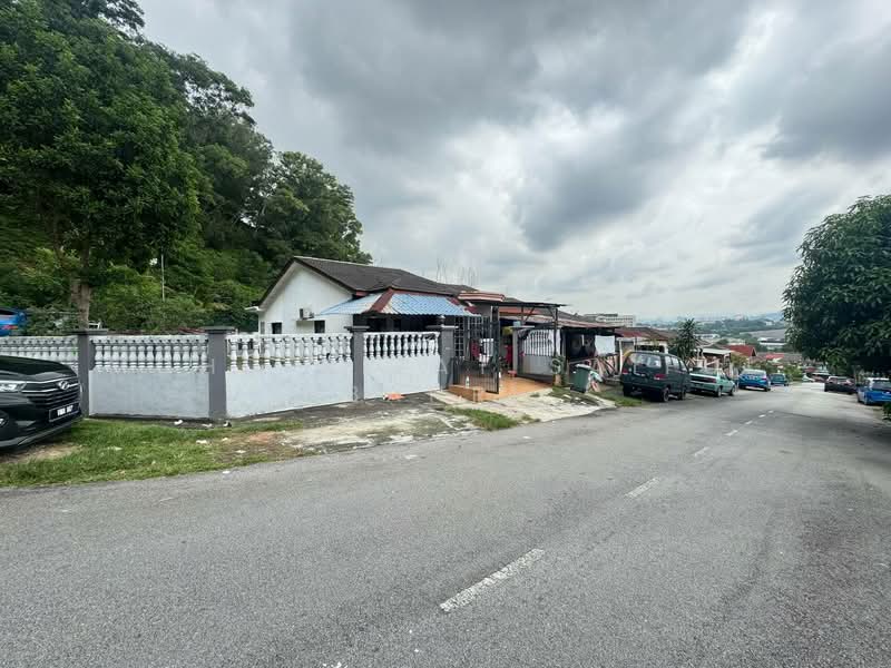 Rumah Teres 1 Tingkat untuk Dijual di Taman Bukit Mewah (Kajang) - Mohd Aizat Saiful Bahri - Exterior - PropertyGuru.com.my