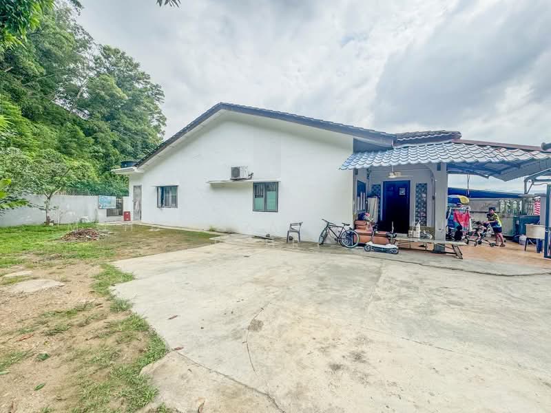 Rumah Teres 1 Tingkat untuk Dijual di Taman Bukit Mewah (Kajang) - Mohd Aizat Saiful Bahri - Exterior - PropertyGuru.com.my