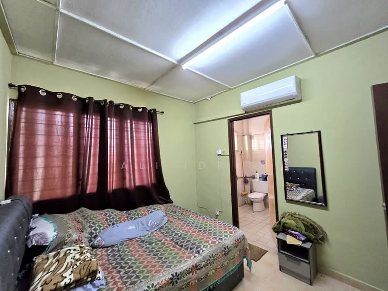 Rumah Teres 2.5 Tingkat untuk Dijual di Seksyen 17 (Petaling Jaya) - Ali Idris - Bedroom - PropertyGuru.com.my