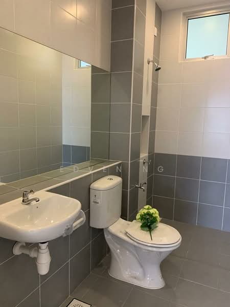 Kondominium untuk Dijual di Kings Bay @ Country Garden Danga Bay - Edven Ng - Bathroom - PropertyGuru.com.my