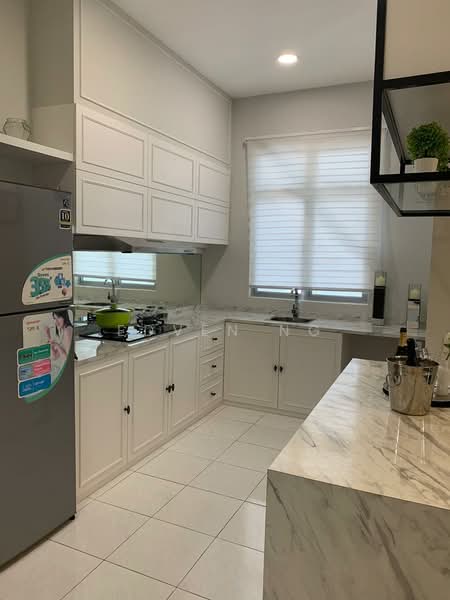 Kondominium untuk Dijual di Kings Bay @ Country Garden Danga Bay - Edven Ng - Kitchen - PropertyGuru.com.my