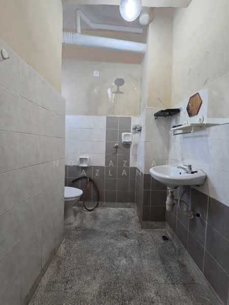Condominium for Sale at Villaria - Nor Azhar Azlan - Bathroom - PropertyGuru.com.my