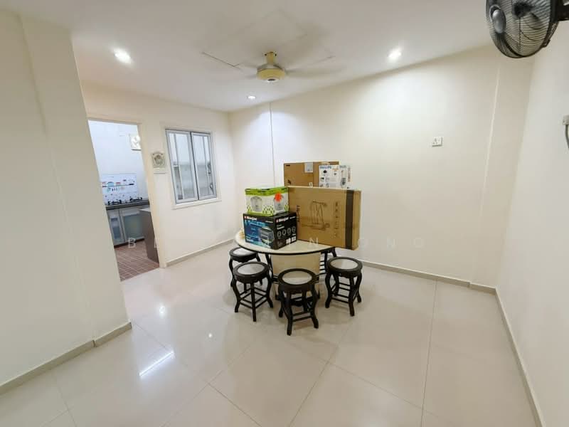 2-storey Terraced House for Sale in Taman Putri Kulai (Kulai) - Benjamin Ong - Kitchen - PropertyGuru.com.my