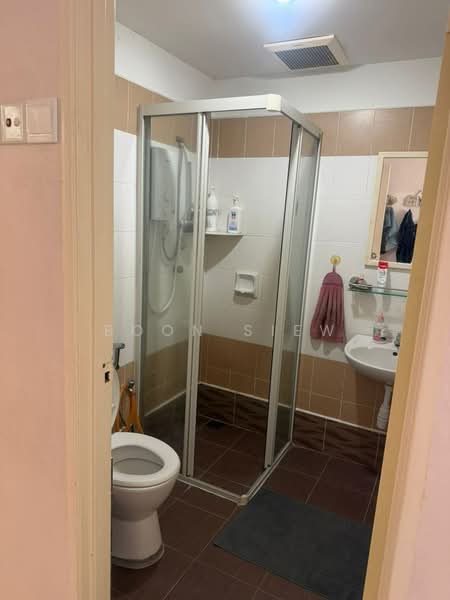 Condominium for Sale at D'Piazza - Boon Siew - Bathroom - PropertyGuru.com.my