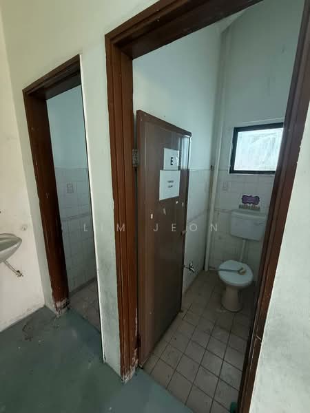 Kedai untuk Disewa di Taman TTDI Jaya (Shah Alam) - Lim Jeon - Bathroom - PropertyGuru.com.my
