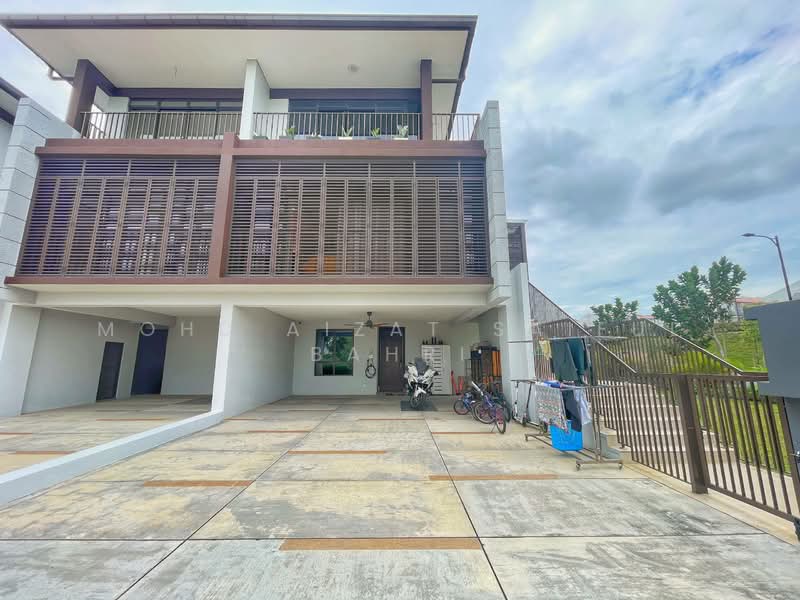 Rumah Teres 3 Tingkat untuk Dijual di Cyberjaya (Selangor) - Mohd Aizat Saiful Bahri - Exterior - PropertyGuru.com.my