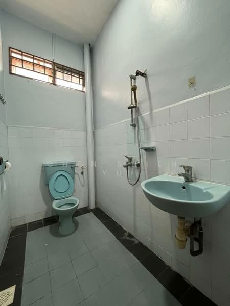 Semi-Detached House for Sale in Taman Impian Emas (Skudai) - Chen Shieh Yu - Bathroom - PropertyGuru.com.my