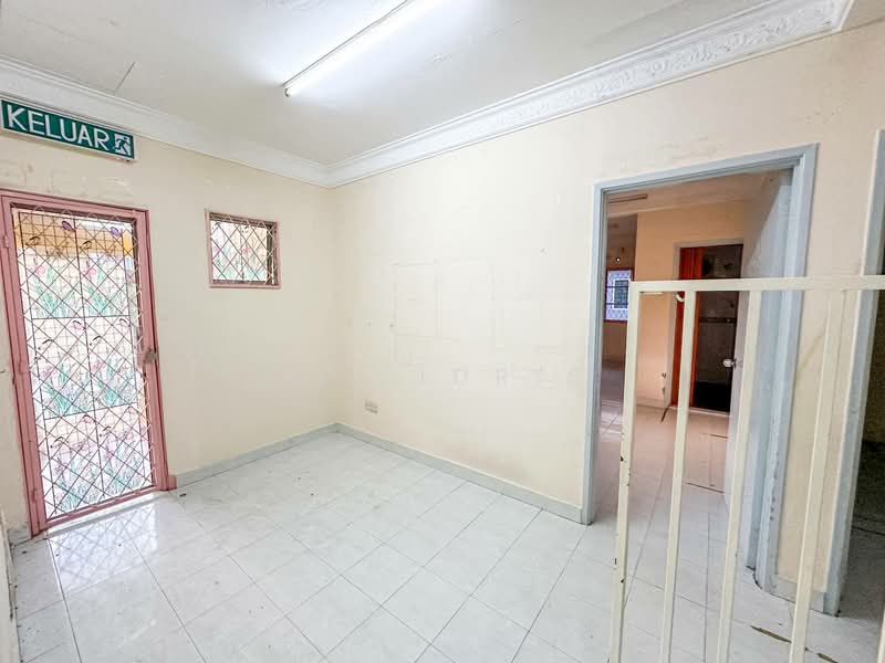 2-storey Terraced House for Sale in Kota Damansara (Selangor) - Ali Idris - Entrance - PropertyGuru.com.my