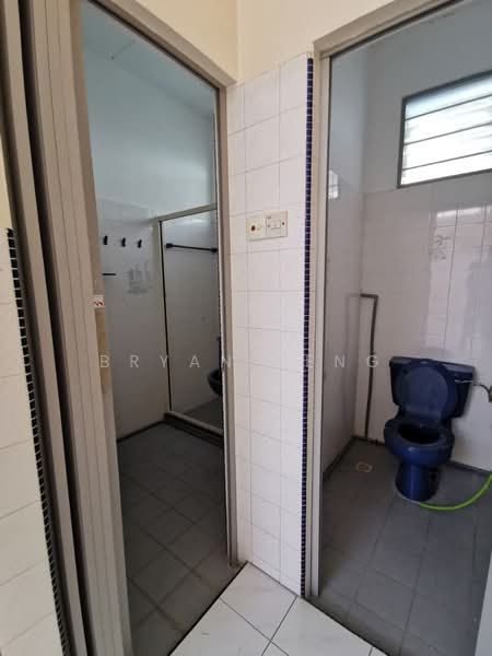 Semi-Detached House for Sale in Taman Green Lane (Jelutong) - Bryan Teng - Bathroom - PropertyGuru.com.my
