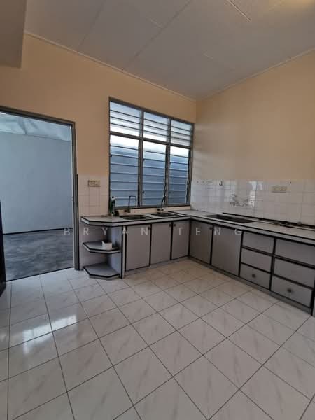 Semi-Detached House for Sale in Taman Green Lane (Jelutong) - Bryan Teng - Kitchen - PropertyGuru.com.my