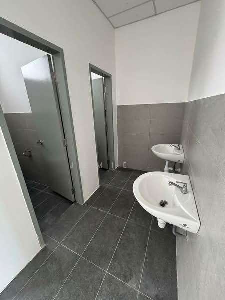 Shop for Rent in Austin Crest (Johor Bahru) - Jemie . - Bathroom - PropertyGuru.com.my