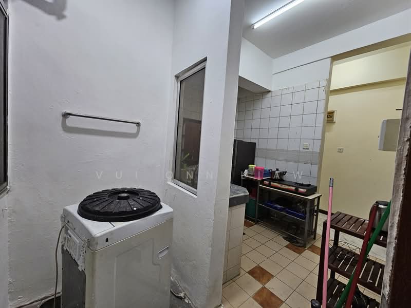 Apartment for Rent at Api Api Apartment - Vui Onn Liaw - Kitchen - PropertyGuru.com.my