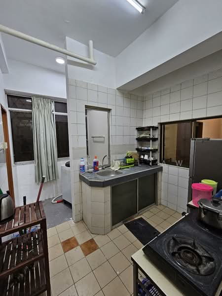 Apartment for Rent at Api Api Apartment - Vui Onn Liaw - Kitchen - PropertyGuru.com.my