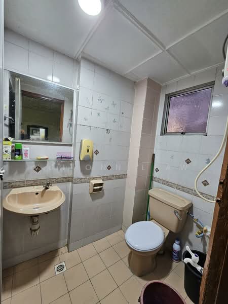 Apartment for Rent at Api Api Apartment - Vui Onn Liaw - Bathroom - PropertyGuru.com.my