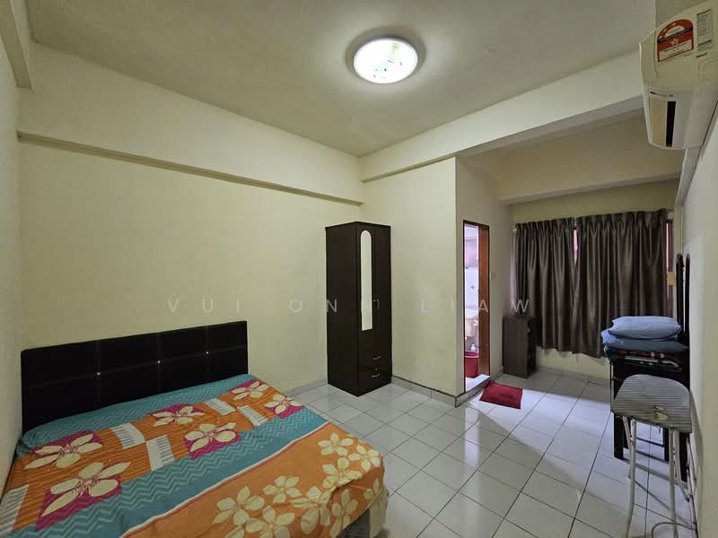 Apartment for Rent at Api Api Apartment - Vui Onn Liaw - Bedroom - PropertyGuru.com.my