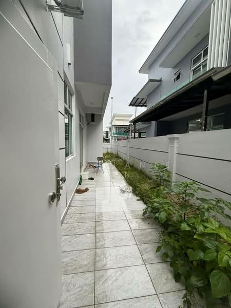 Semi-Detached House for Sale in Mutiara Rini (Skudai) - Stephanie Gan - Exterior - PropertyGuru.com.my
