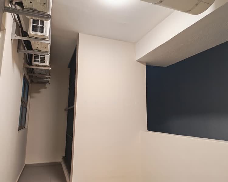 Pangsapuri untuk Disewa di Molek Pine 4 - Ah Bee - Corridor - PropertyGuru.com.my