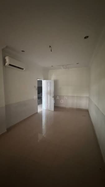 Shop for Rent in Tanjung Bungah (Penang) - Bryan Teng - Interior - PropertyGuru.com.my