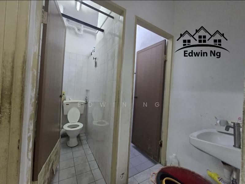 Apartment for Sale at Taman Sri Bunga - Edwin Ng - Bathroom - PropertyGuru.com.my