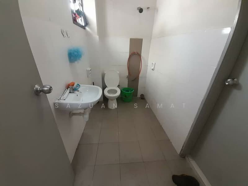Semi-Detached House for Sale in Bandar Puncak Alam (Puncak Alam) - Sazuan Samat - Bathroom - PropertyGuru.com.my