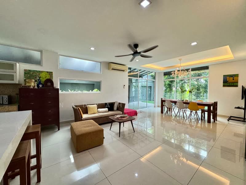 Rumah Banglo untuk Dijual di Shah Alam (Selangor) - Nadrah Omar - Living Room - PropertyGuru.com.my