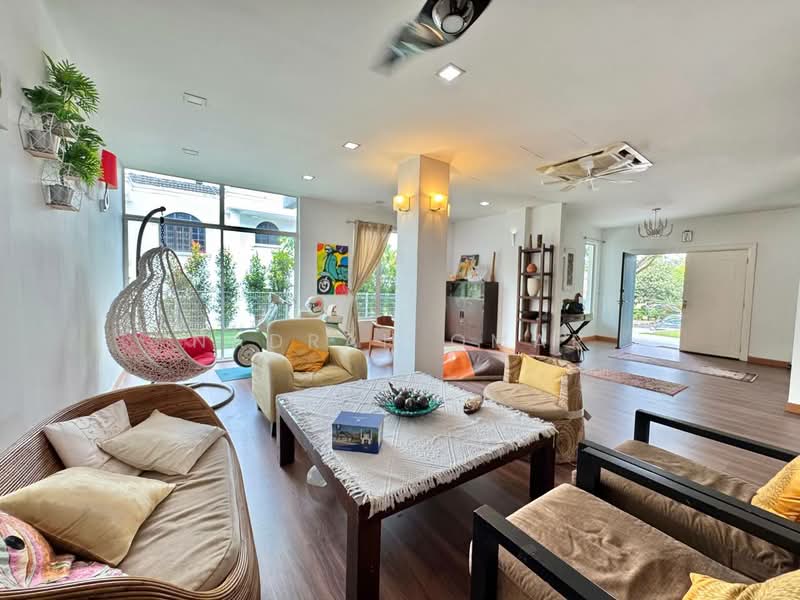 Rumah Banglo untuk Dijual di Shah Alam (Selangor) - Nadrah Omar - Living Room - PropertyGuru.com.my