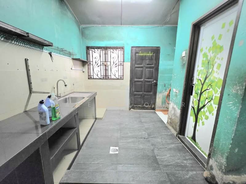 1-storey Terraced House for Sale in Klang (Selangor) - Hazeman Omar - Kitchen - PropertyGuru.com.my