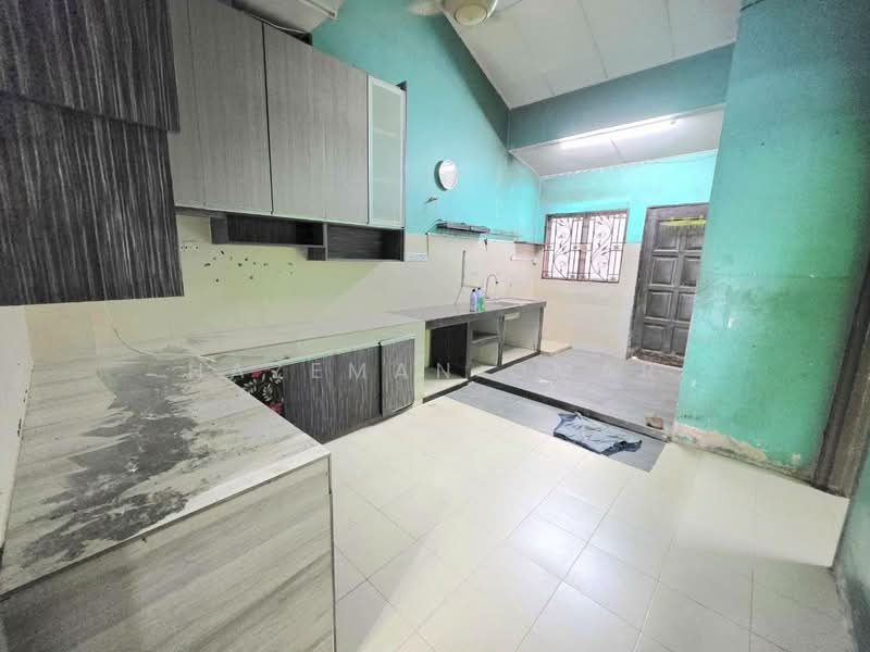 1-storey Terraced House for Sale in Klang (Selangor) - Hazeman Omar - Kitchen - PropertyGuru.com.my