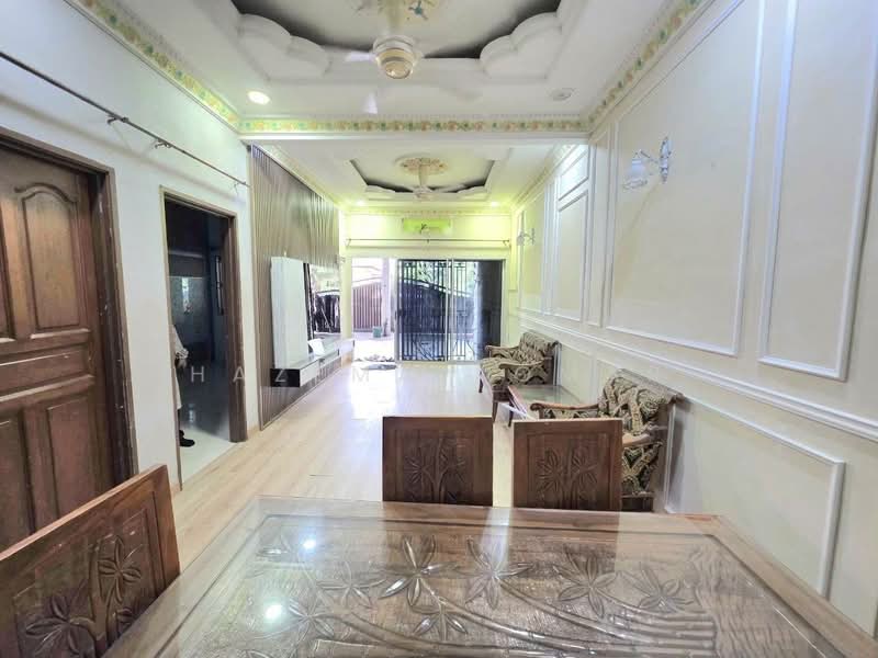 1-storey Terraced House for Sale in Klang (Selangor) - Hazeman Omar - Living Room - PropertyGuru.com.my