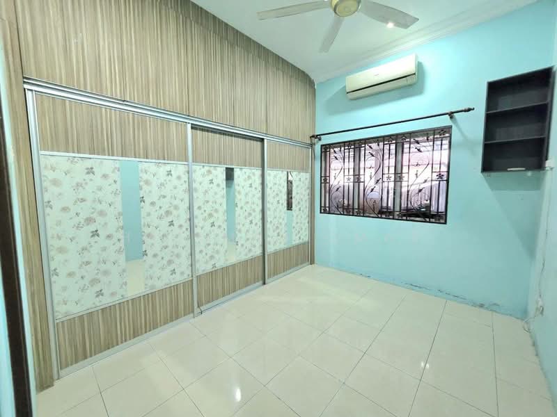 1-storey Terraced House for Sale in Klang (Selangor) - Hazeman Omar - Bedroom - PropertyGuru.com.my