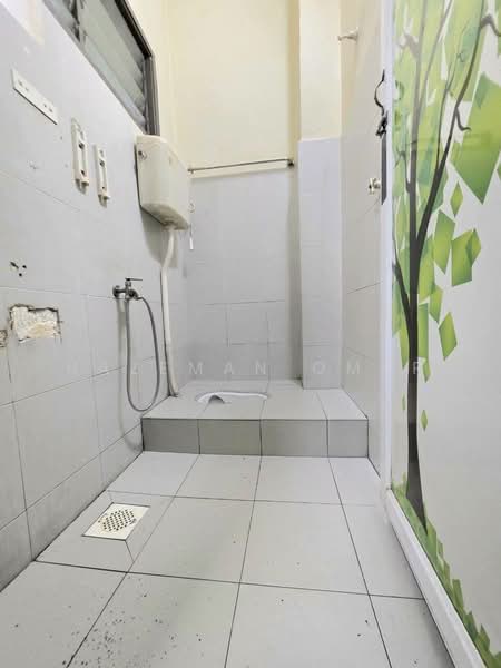 1-storey Terraced House for Sale in Klang (Selangor) - Hazeman Omar - Bathroom - PropertyGuru.com.my