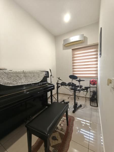 2-storey Terraced House for Sale in Bandar Rimbayu (Telok Panglima Garang) - Michelle Lee - Interior - PropertyGuru.com.my