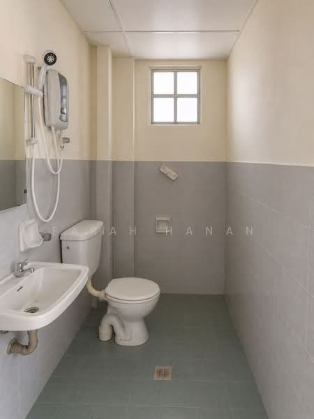 Servis Apartment untuk Dijual di Serdang Skyvillas (Serdang Perdana) - Farah Hanan - Bathroom - PropertyGuru.com.my