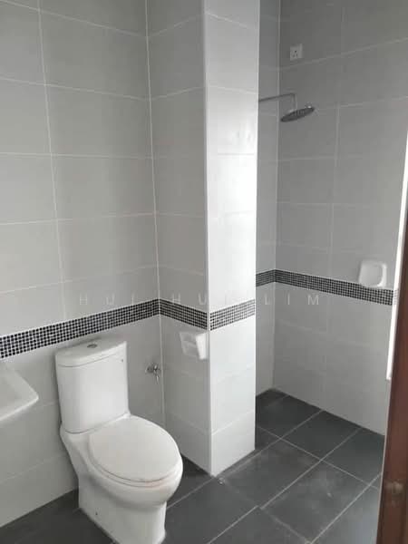 Cluster House for Sale in Nusantara Prima (Gelang Patah) - Hui Hui Lim - Bathroom - PropertyGuru.com.my