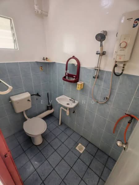 Pangsapuri untuk Dijual di Sri Impian Apartment - Eve Ong - Bathroom - PropertyGuru.com.my