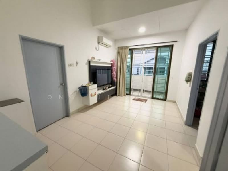 Rumah Teres 2 Tingkat untuk Dijual di Bandar Tiram (Ulu Tiram) - Ong Lih Shyan - Living Room - PropertyGuru.com.my