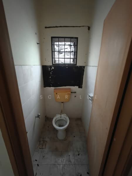 Kedai untuk Disewa di Kota Warisan (Sepang) - Oscar Lee - Bathroom - PropertyGuru.com.my