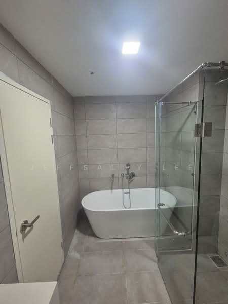 Servis Apartment untuk Dijual di Dorsett Waterfront Subang - JeffSally Lee - Bathroom - PropertyGuru.com.my