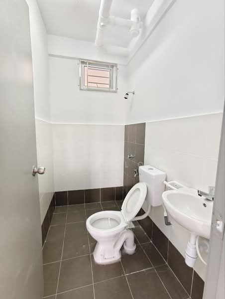 Rumah Flat untuk Disewa di PANGSAPURI CENDERA 1 - Nick Low - Bathroom - PropertyGuru.com.my