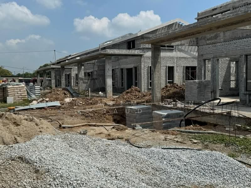 Rumah Berkembar untuk Dijual di Port Klang (Pelabuhan Klang) (Selangor) - Wan Azemi Wan Daud - Exterior - PropertyGuru.com.my