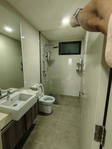 Servis Apartment untuk Disewa di Southkey Mosaic - Alice Chia - Bathroom - PropertyGuru.com.my