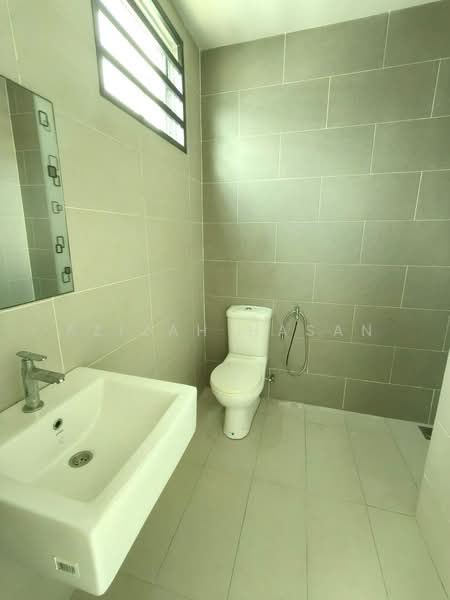Terraced House for Sale in Bandar Sri Sendayan (Negeri Sembilan) - Azizah Hasan - PropertyGuru.com.my