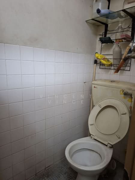 Shop for Rent in Taman Universiti Indah (Seri Kembangan) - Vincent Vince - Bathroom - PropertyGuru.com.my