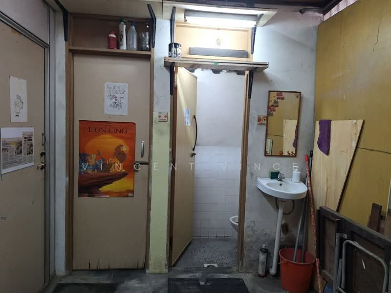 Shop for Rent in Taman Universiti Indah (Seri Kembangan) - Vincent Vince - Bathroom - PropertyGuru.com.my