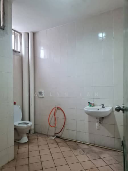 Kilang untuk Dijual di Taman Perindustrian Tanah Tampoi (Tampoi) - Jaslyn Tan - Bathroom - PropertyGuru.com.my