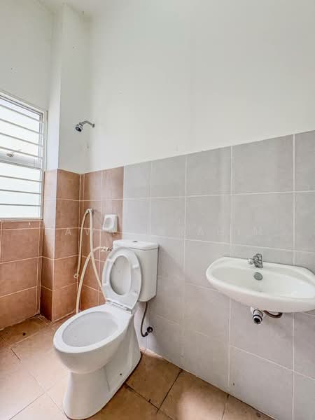 Rumah Teres 2 Tingkat untuk Dijual di Bandar Rinching Seksyen 6 (Semenyih) - Hawa Ibrahim - Bathroom - PropertyGuru.com.my