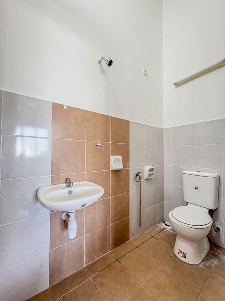 Rumah Teres 2 Tingkat untuk Dijual di Bandar Rinching Seksyen 6 (Semenyih) - Hawa Ibrahim - Bathroom - PropertyGuru.com.my