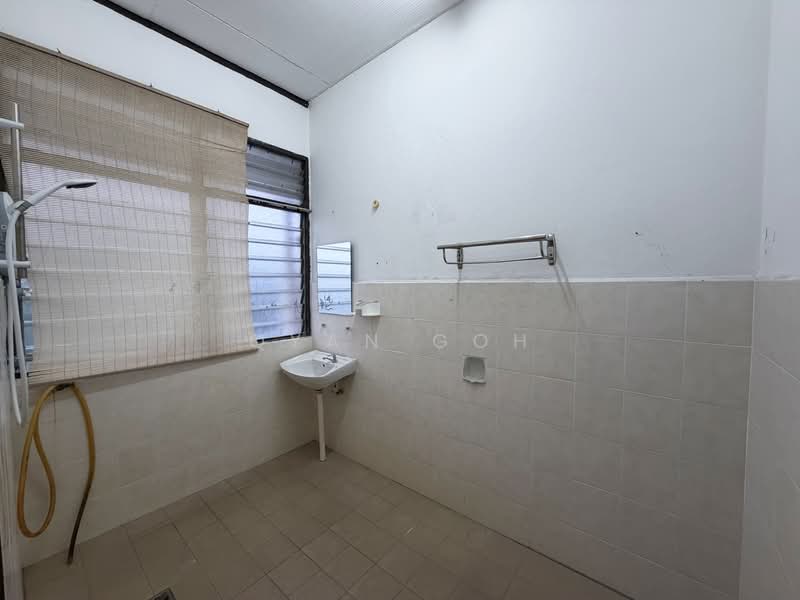 Rumah Teres 2 Tingkat untuk Dijual di Minden Heights (Gelugor) - Qyan Goh - Bathroom - PropertyGuru.com.my