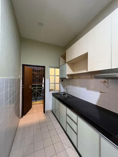 Pangsapuri untuk Dijual di Impian Senibong Apartment - Calley Chin - Kitchen - PropertyGuru.com.my