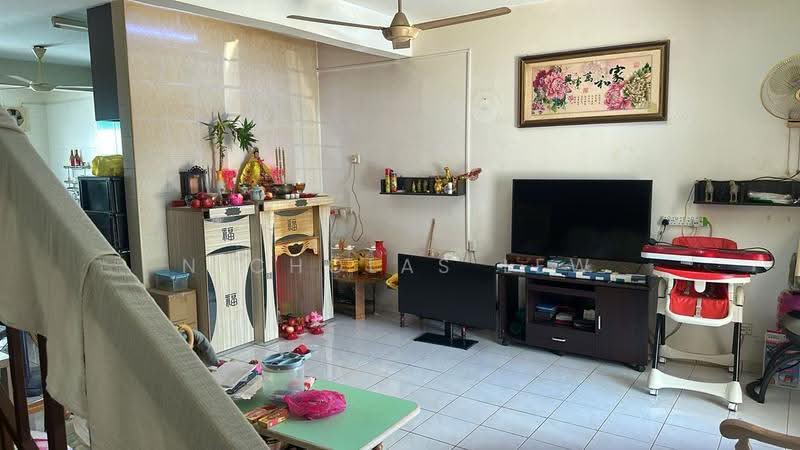 2-storey Terraced House for Sale in Taman Bukit Serdang (Seri Kembangan) - Nicholas Lew - Living Room - PropertyGuru.com.my